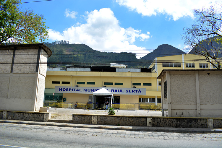 A fachada do Hospital Municipal Raul Sertã (Foto: Henrique Pinheiro)