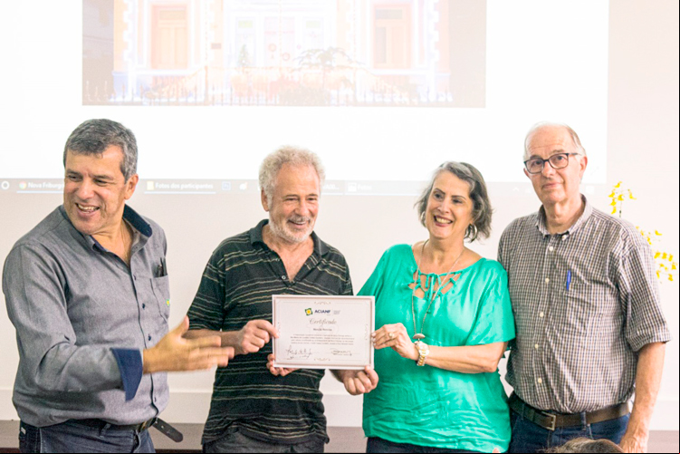 Os vencedores do concurso foram premiados em cerimônia na sede da Acianf (Divulgação)
